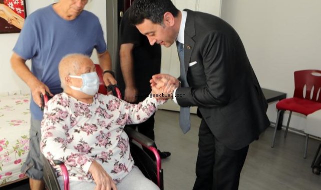 Bayraklı Belediyesi ‘yaşlı destek hattı’ kurdu