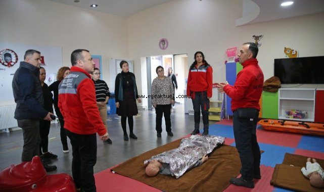 Başkan Ünsal ve anaokulu öğrencileri deprem tatbikatında!