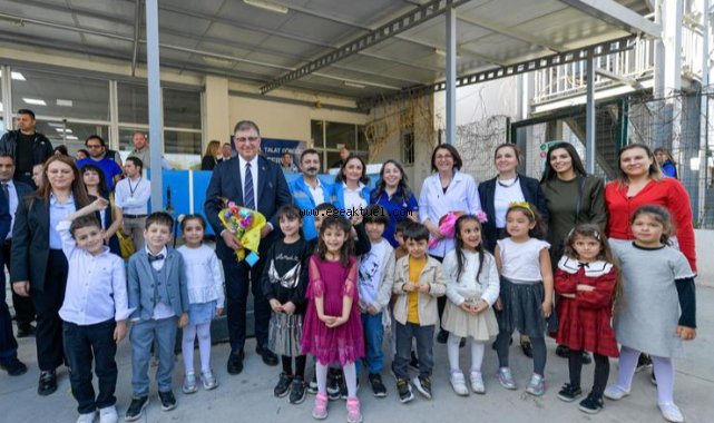 Başkan Tugay’a Tıp Bayramı’nda duygulandıran hediye