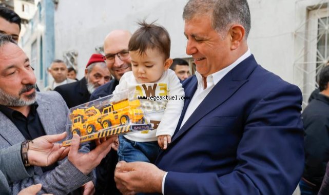 Başkan Tugay, yurttaşlarla bayramlaştı