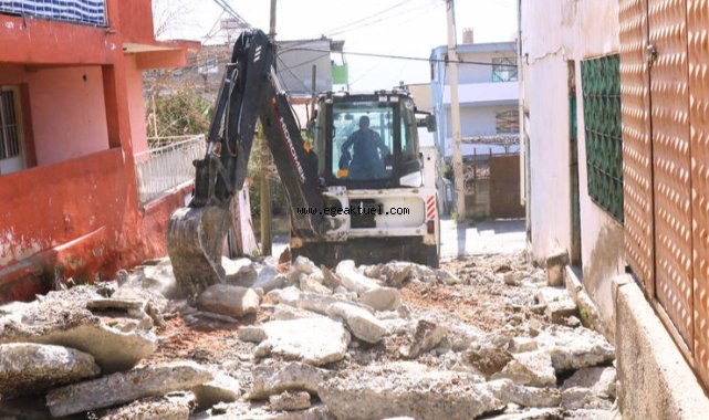 Bayraklı’da yol yenileme seferberliği