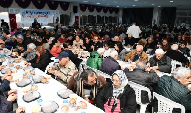 Çiğli Belediyesi'nden Dayanışma Sofrası: Başkan Yıldız Vatandaşlarla İftarda Buluştu