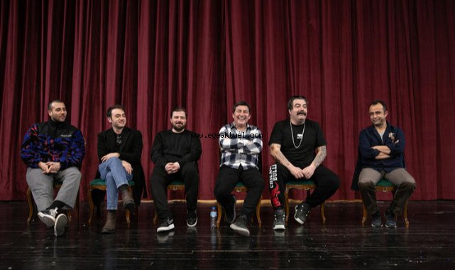 İzmir Şehir Tiyatroları sanatçıları genç tiyatroseverlerin sorularını cevapladı