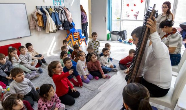 Karşıyakalı minikler Türk müziği çalgıları ile tanışıyor 