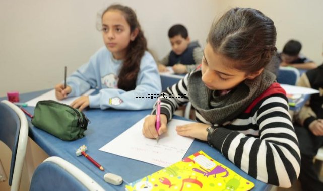 Konak’ta çocuklar hem eğleniyor hem öğreniyor