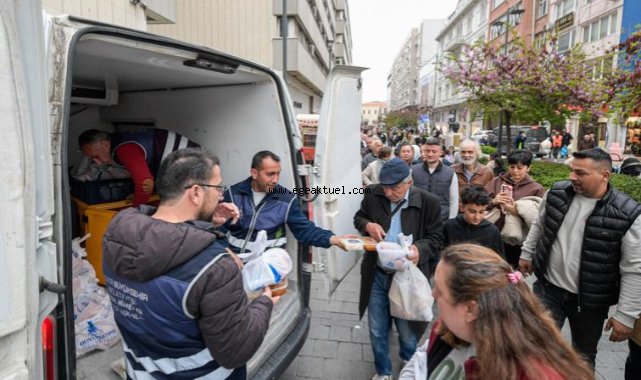 Konak'taki iftar buluşmasına izin çıkmadı, 4 bin kişilik yemek paket olarak dağıtıldı