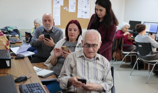 Konak’tan ileri yaştakilere akıllı telefon kullanma kursu