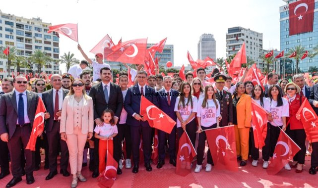 19 Mayıs coşkusu İzmir’i sardı