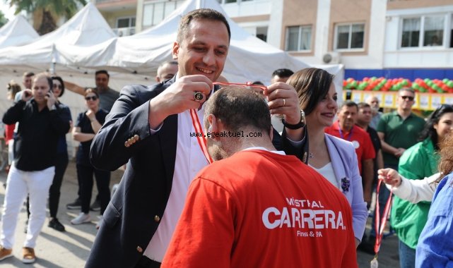 Bornova’da Anneler Günü coşkusu