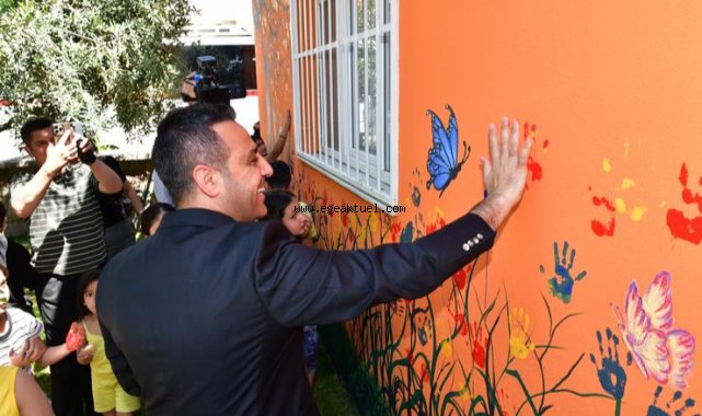 Çiğli'de cumhuriyet ışığını taşıyan mahalle kütüphanesi açıldı