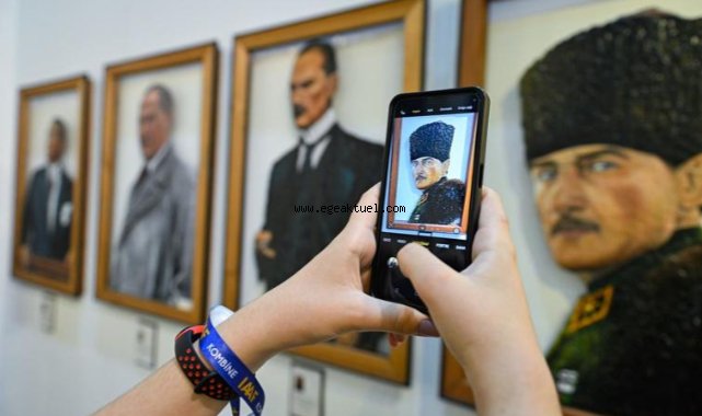 İzmir’de sanat ve antika fuarına yoğun ilgi
