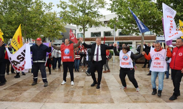 Urla’da işçiye çifte bayram