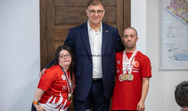 Başkan Tugay, İzmir’in gururu Büyükşehir sporcularını ağırladı