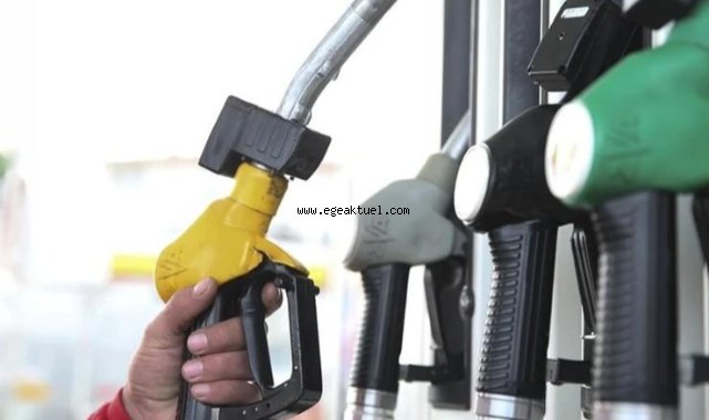 Benzine Bir Günde İki Zam