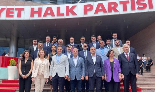 CHP İzmir'den dava sonrası birlik fotoğrafı