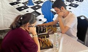 Satranç turnuvasında hamleler engelleri aştı