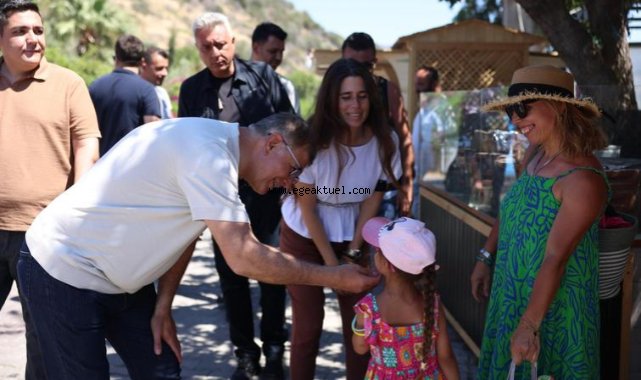 Başkan Tugay yangın bölgelerini yalnız bırakmıyor