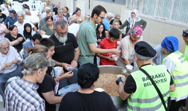 Bayraklı'da aşure bereketi