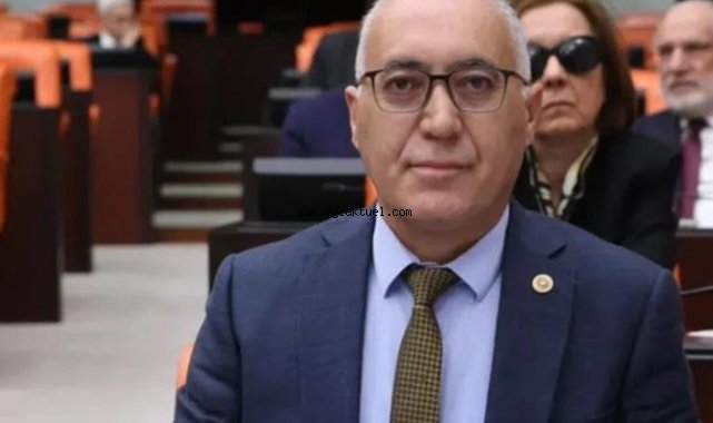 Gelecek Partisi'nde Deprem!
