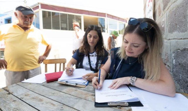 İzmir Büyükşehir Belediyesi saha ekipleri yangının yaralarını sarıyor