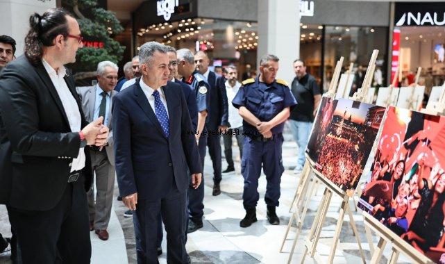 İzmir’de “15 Temmuz” konulu Fotoğraf Sergisi Açıldı