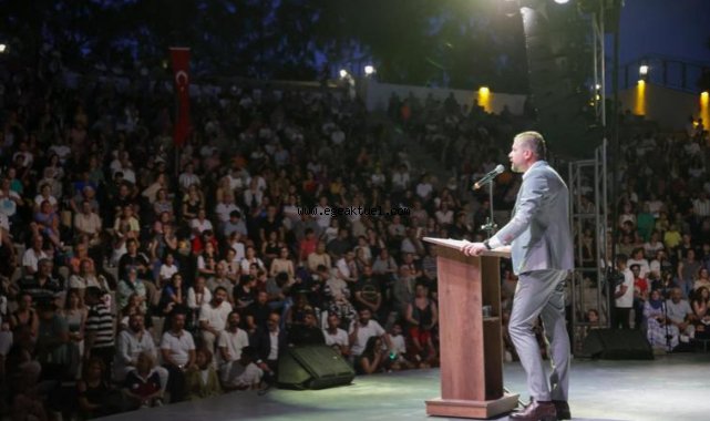 Buca'da Zeki & Metin Amfi Tiyatro'ya coşkulu açılış
