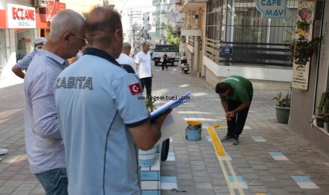 Konak’ta kaldırım işgaline sarı çizgi