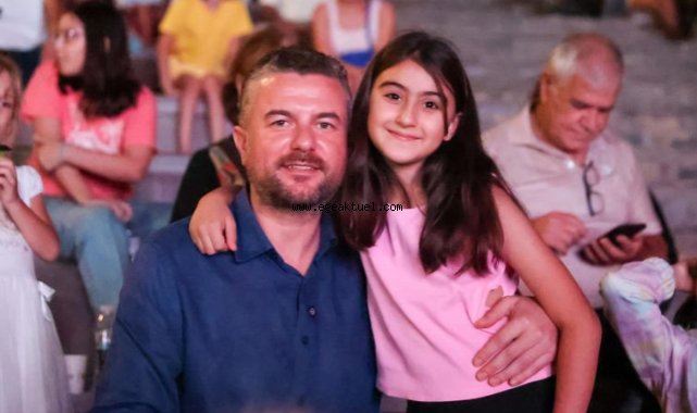 Bucalı çocuklar Başkan Görkem Duman'la film izledi