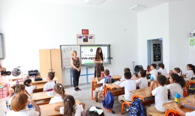 Çeşme Belediyesi’nden ilkokula başlayan öğrencilere hoş geldin hediyesi