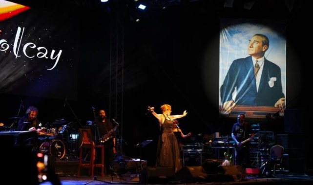 Çeşme Festivali’nde ilk gün coşkusu