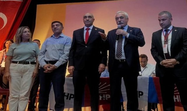 CHP Foça'da mevcut başkan güven tazeledi