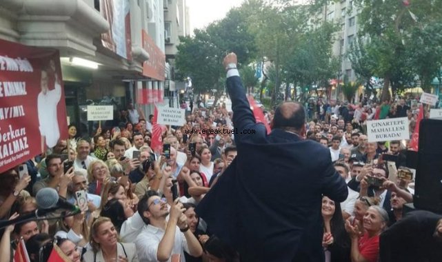 CHP Konak'ta Serkan Kalmaz kalabalık eşliğinde adaylık başvurusu yaptı