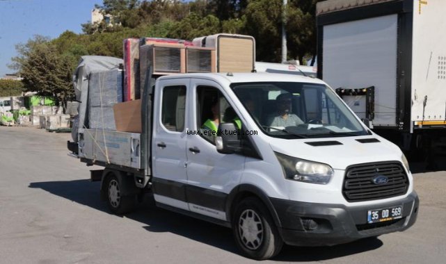 Konak’ta ‘Evden Eve Dayanışma’ devam ediyor