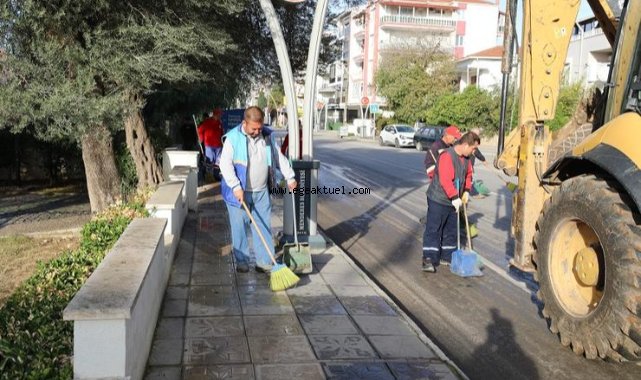 Menderes’te Caddeler Tertemiz