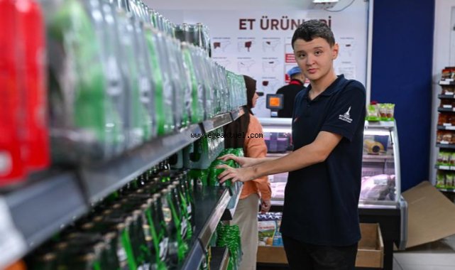 Otizmli gençler İZMAR’da iş başı yaptı