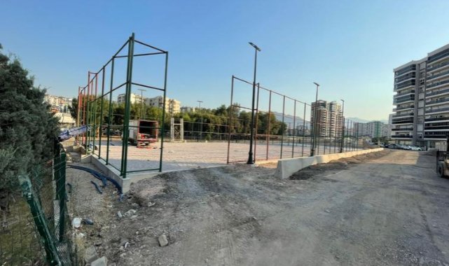 Büyükşehir’den gençlere beş yeni halı saha