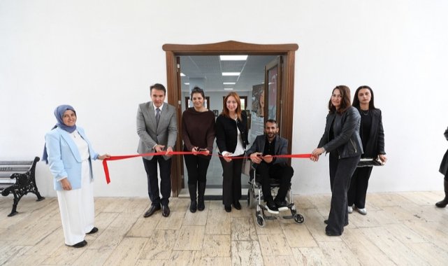 Menderes’te Otizmli Tuğcan’dan Resim Sergisi
