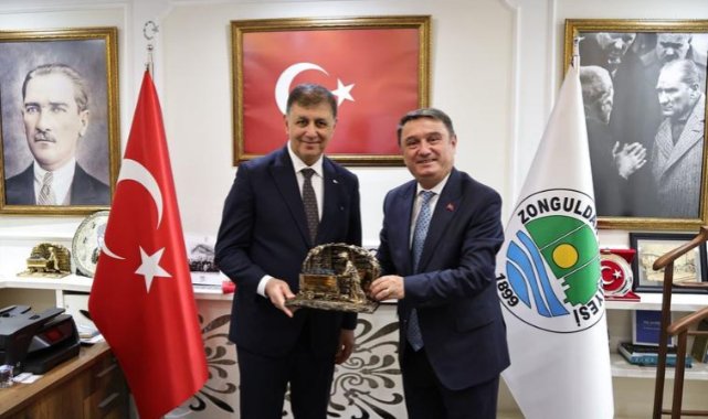 Başkan Tugay Zonguldak’ta düzenlenen sağlık zirvesine katıldı