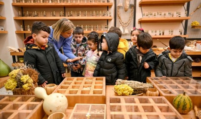Bornova’da minik eller toprağa dokundu
