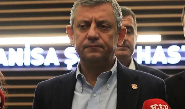 Gözyaşlarını tutamadı.