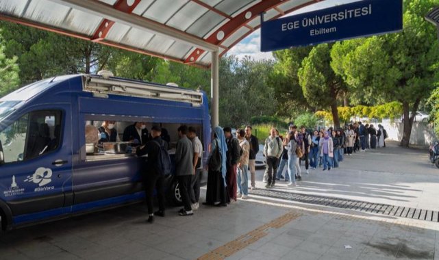 İzmir Büyükşehir öğrencinin yanında 