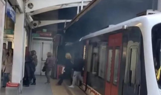 İzmir’de metro vagonu raydan çıktı