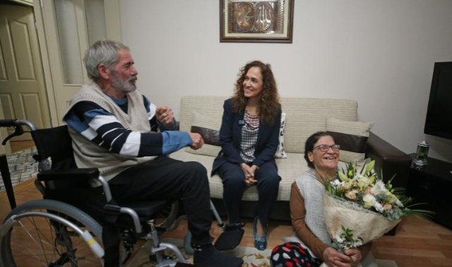 Mavi kapaklar tekerlekli sandalyeye dönüştü