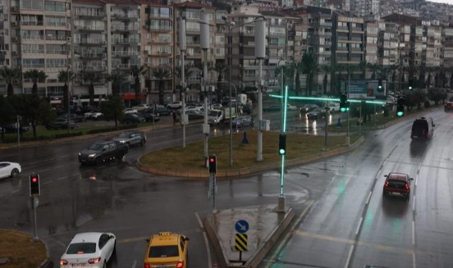 İzmir Büyükşehir Belediyesi ekipleri sağanak nedeniyle seferber oldu