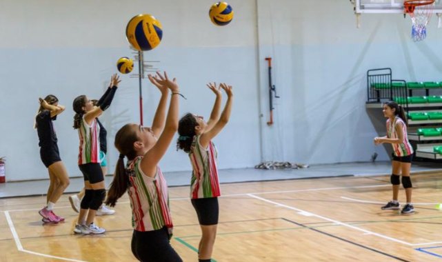 Karşıyaka Belediyesi’nden voleybol turnuvası