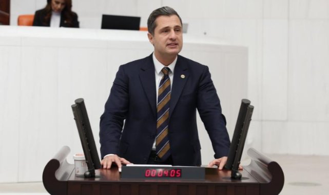 CHP’li Deniz Yücel; “MEB’in Görevi Cumhurbaşkanı Sevgisini Ölçmek Mi?”