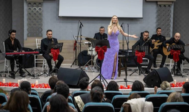 Bornova’da Aşk Şarkıları Gecesi