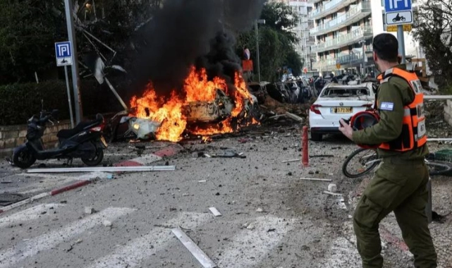 İran’dan İsrail’e yeni füze salvoları: Tel Aviv alarmda!
