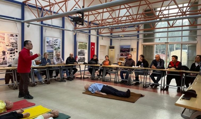 Karşıyaka’nın afet gönüllüleri eğitimlerle güçleniyor