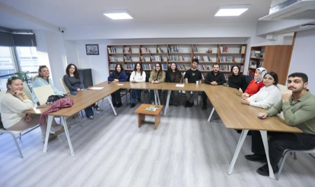 Konak’ta gençler yabancı dilini konuşarak geliştiriyor